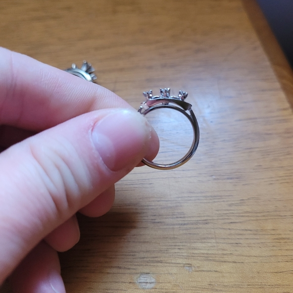 $2000 EMT 18K white gold wedding ring and wedding band. - Picture 10 of 12